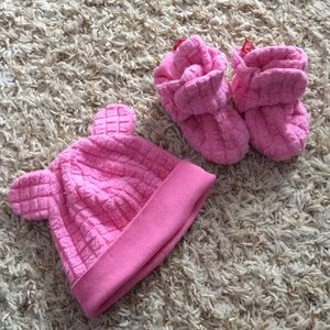 Zutano booties and hat